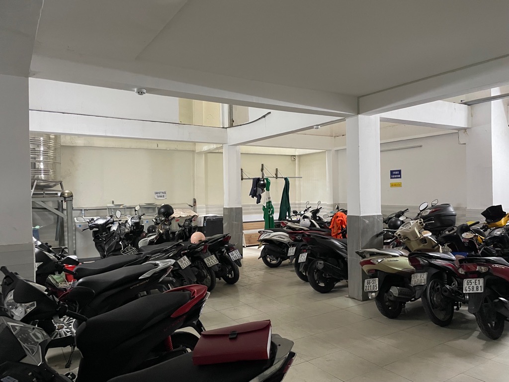 CĂN HÔ DỊCH VU HUỲNH VĂN NGHỆ TÂN BÌNH 204M2 5 TẦNG CHỈ  21TY5
